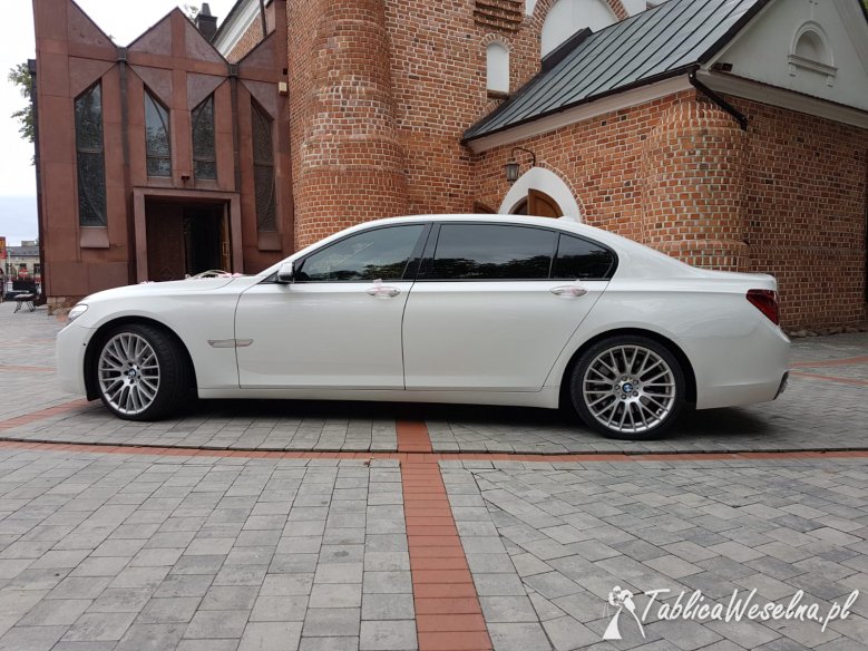 Białe BMW 7 M Pakiet Long na ślub, wesele lub inne imprezy okolicznościowe.