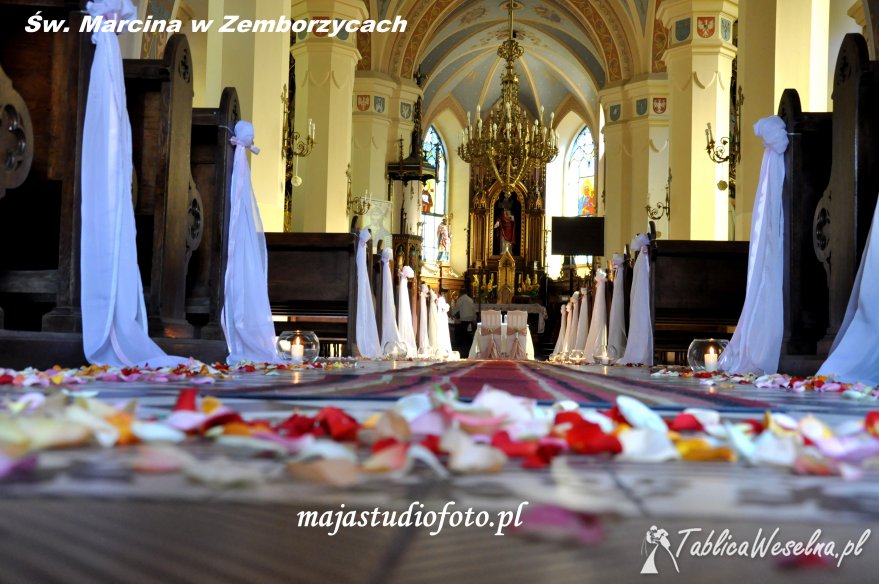 Pracownia WeddingStory dekoracje kościoła Lublin 